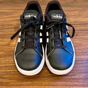 Adidas kids Grand Court sneakers, Youth size 1